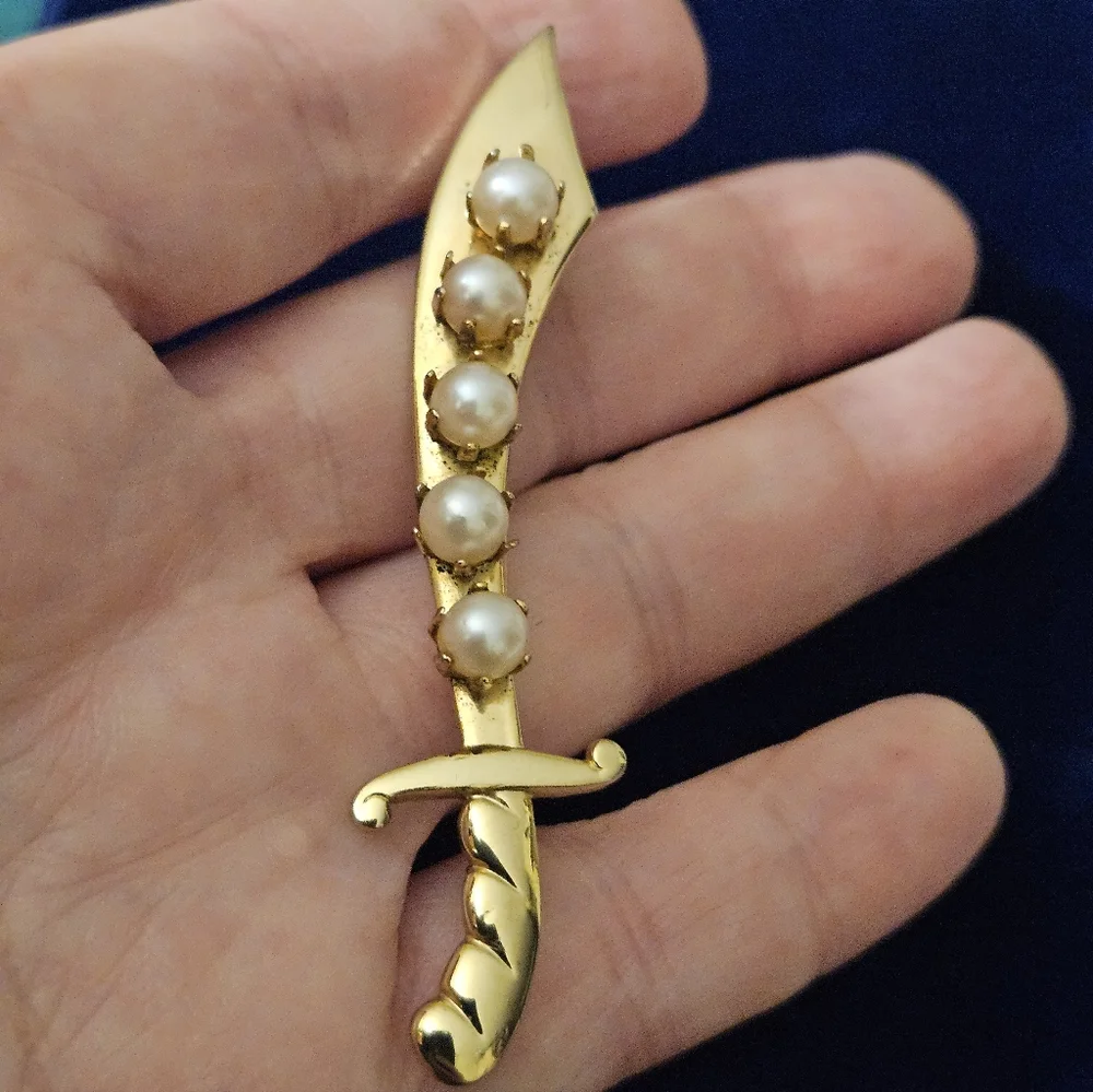 VTG Goldtone Scimitar Sword Brooch with Faux Pearl Accents-Figural Pin 3